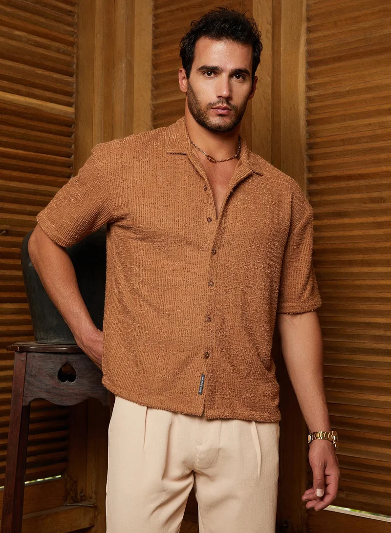 Campus Sutra Men's Tan Brown Tactile-Resort Oversized Shirt For Casual Wear | Cuban Collar | Short Regular Sleeves | Button Closure | Oversized Shirt Crafted With Comfort Fit For Everyday Wear